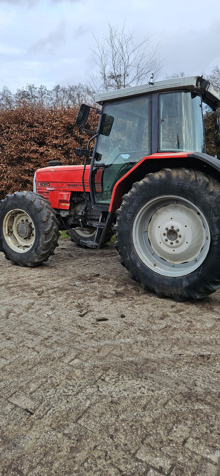 Traktor MASSEY FERGUSON 6180
