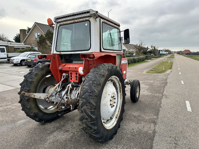 Traktor Massey Ferguson 590