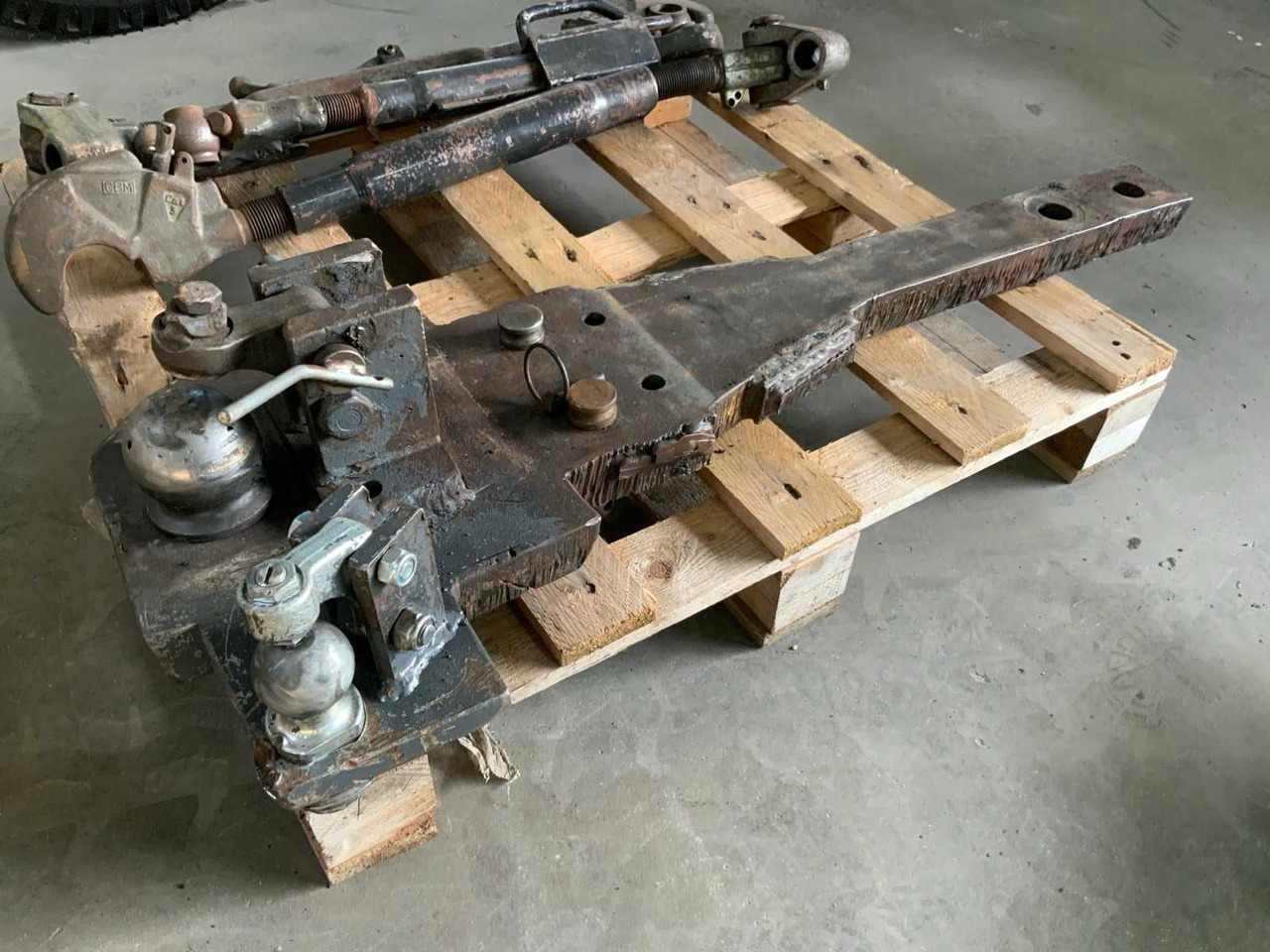 Traktor NEW HOLLAND 7000-SERIES / K80 - K50 TOWBAR