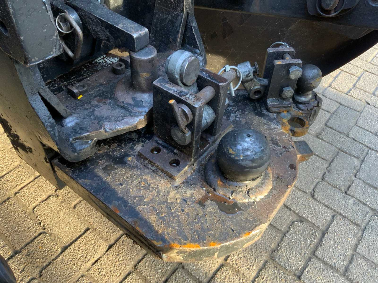 Traktor NEW HOLLAND 7000-SERIES / K80 - K50 TOWBAR