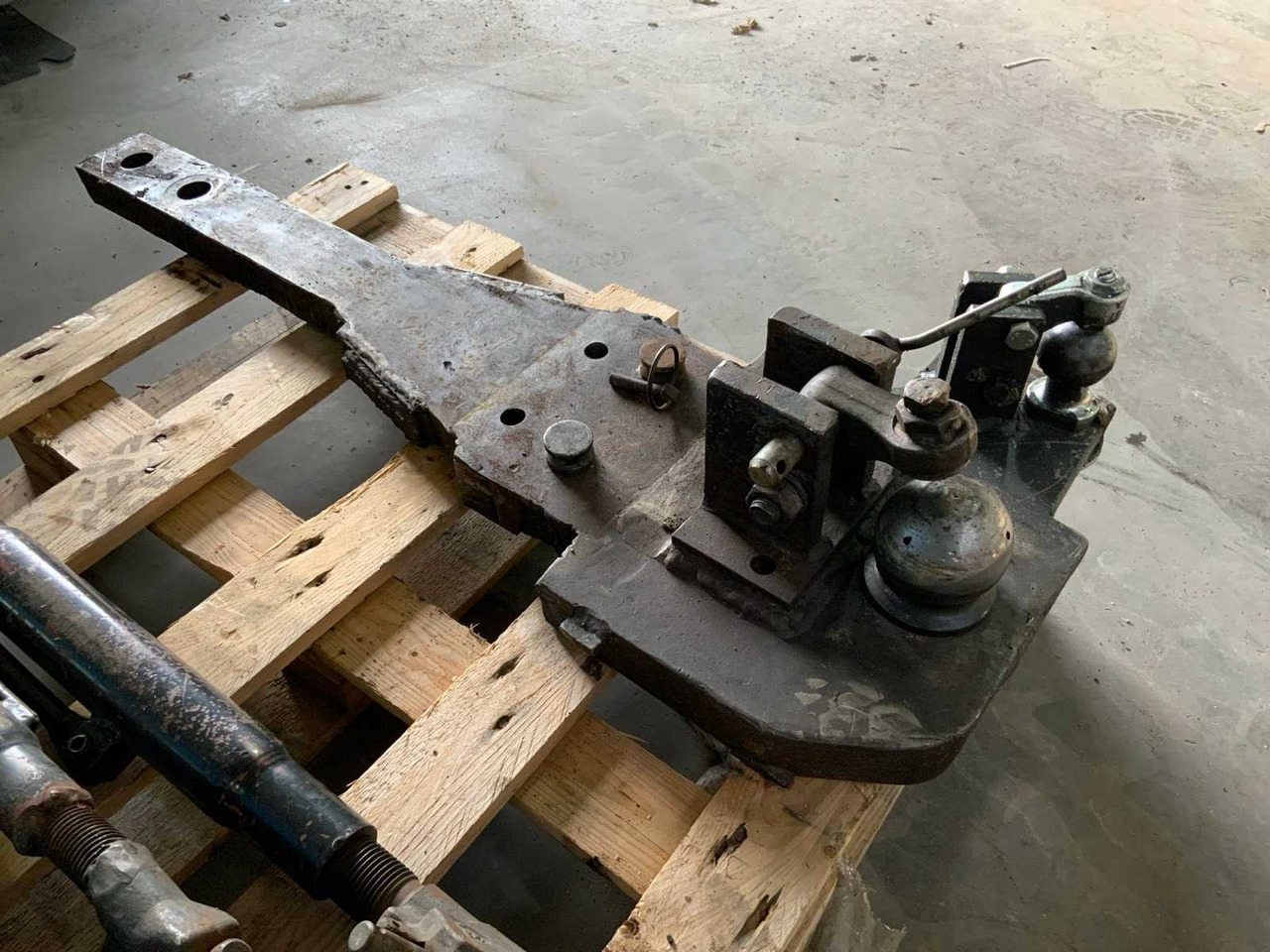 Traktor NEW HOLLAND 7000-SERIES / K80 - K50 TOWBAR