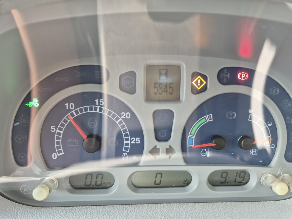 Traktor NEW HOLLAND T6080