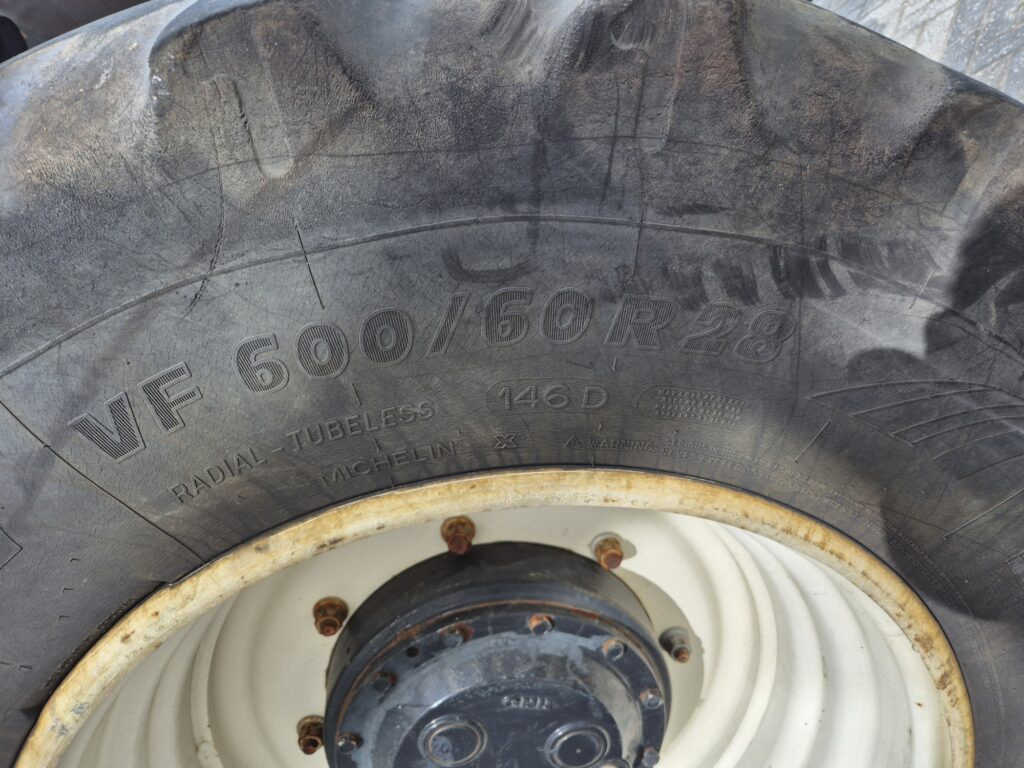 Traktor NEW HOLLAND T6080