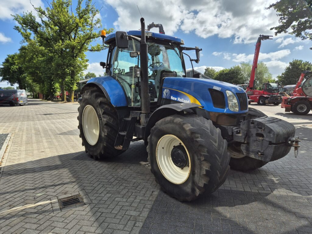 Traktor NEW HOLLAND T6080