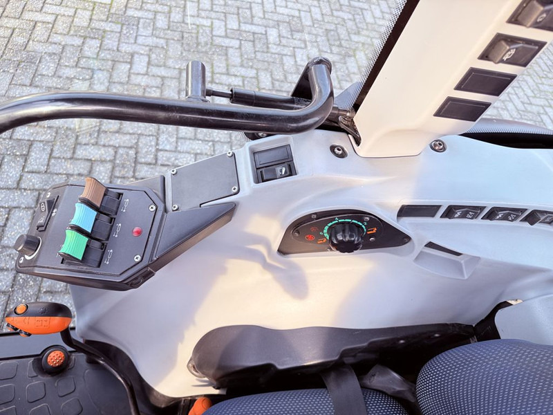 Traktor New Holland T4.100N BlueCab4 Supersteer