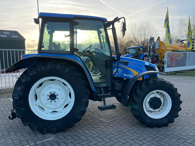 Traktor New Holland TL90A