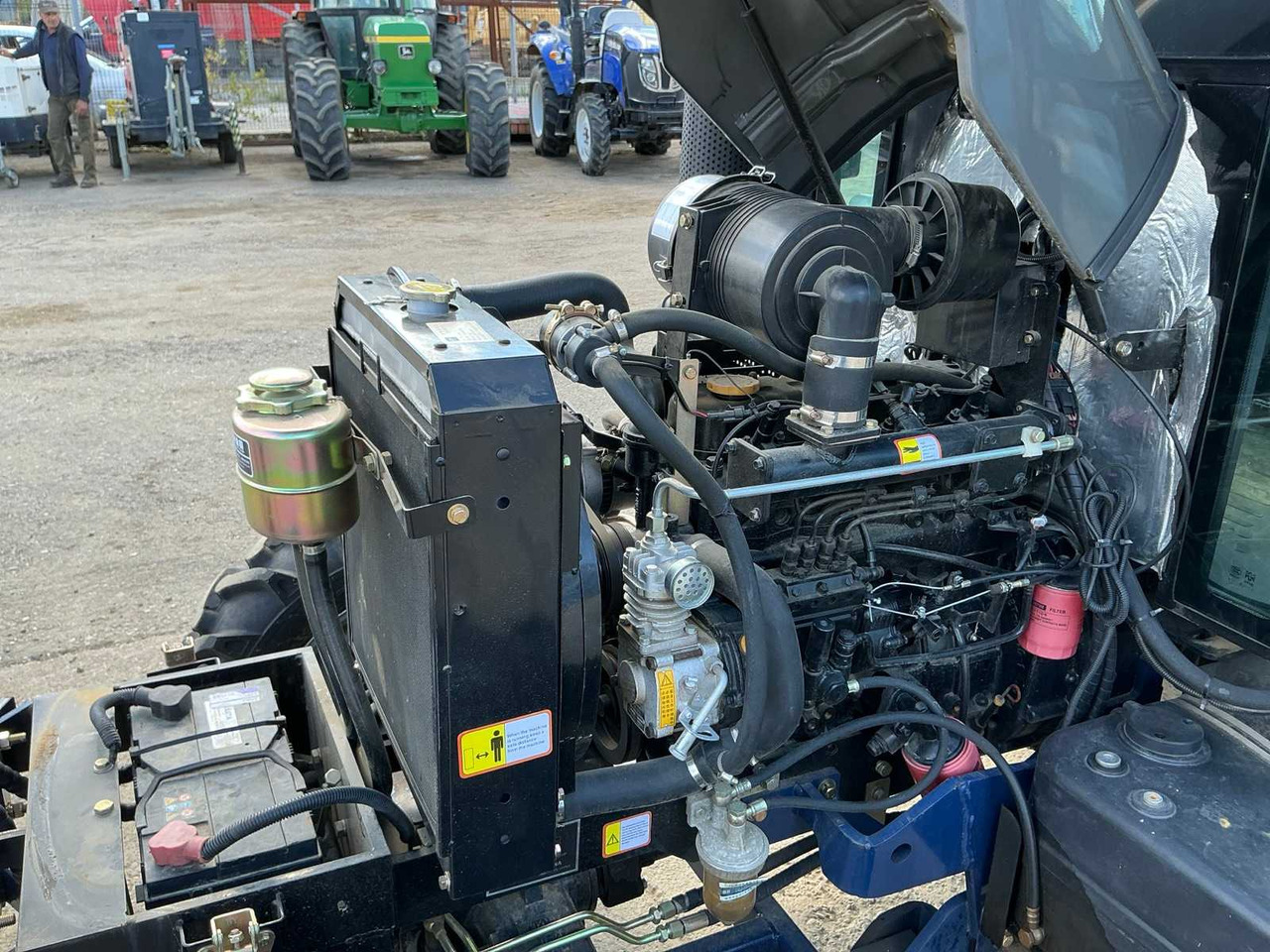 Traktor SAILLONG - SCOUT XT 404 - 4-WHEEL DRIVE TRACTOR - 2023