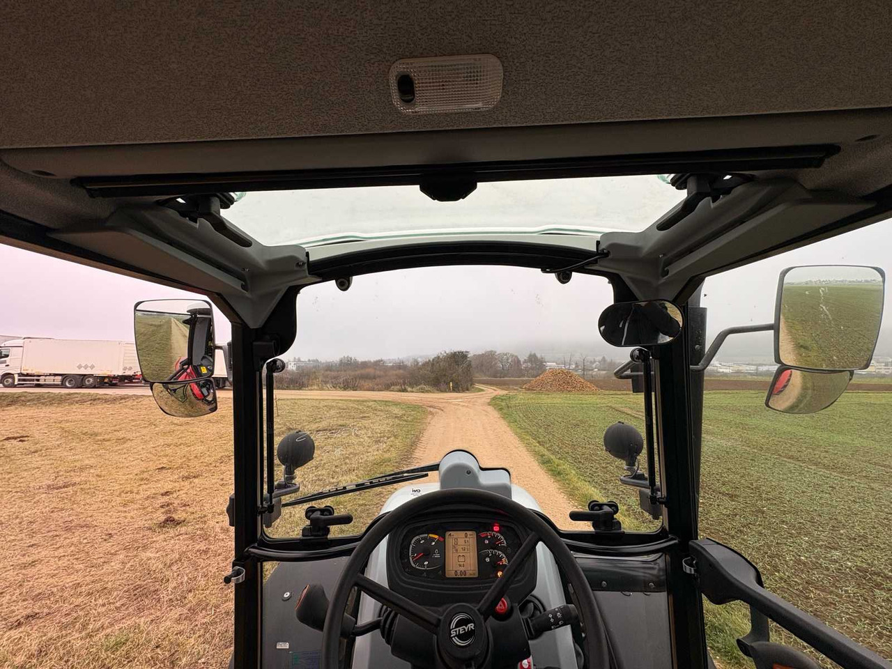 Traktor STEYR 4065 S - COMPACT ALL-WHEEL DRIVE TRACTOR (2022)