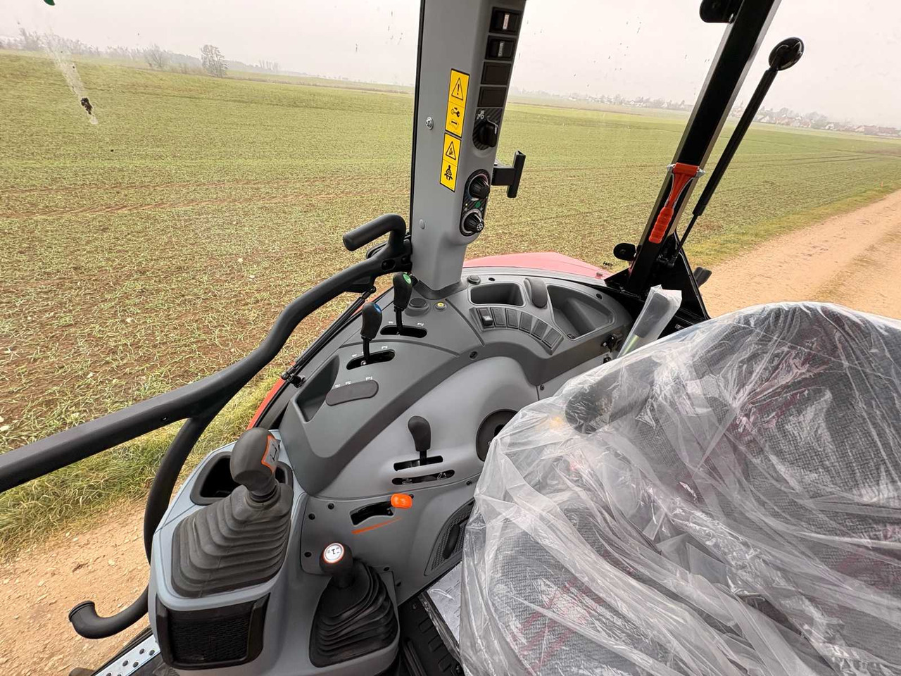 Traktor STEYR 4065 S - COMPACT ALL-WHEEL DRIVE TRACTOR (2022)