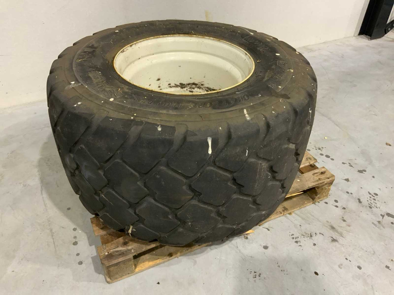 Traktor VREDESTEIN RADIAL 600/50R22.5 TIPPER TIRE