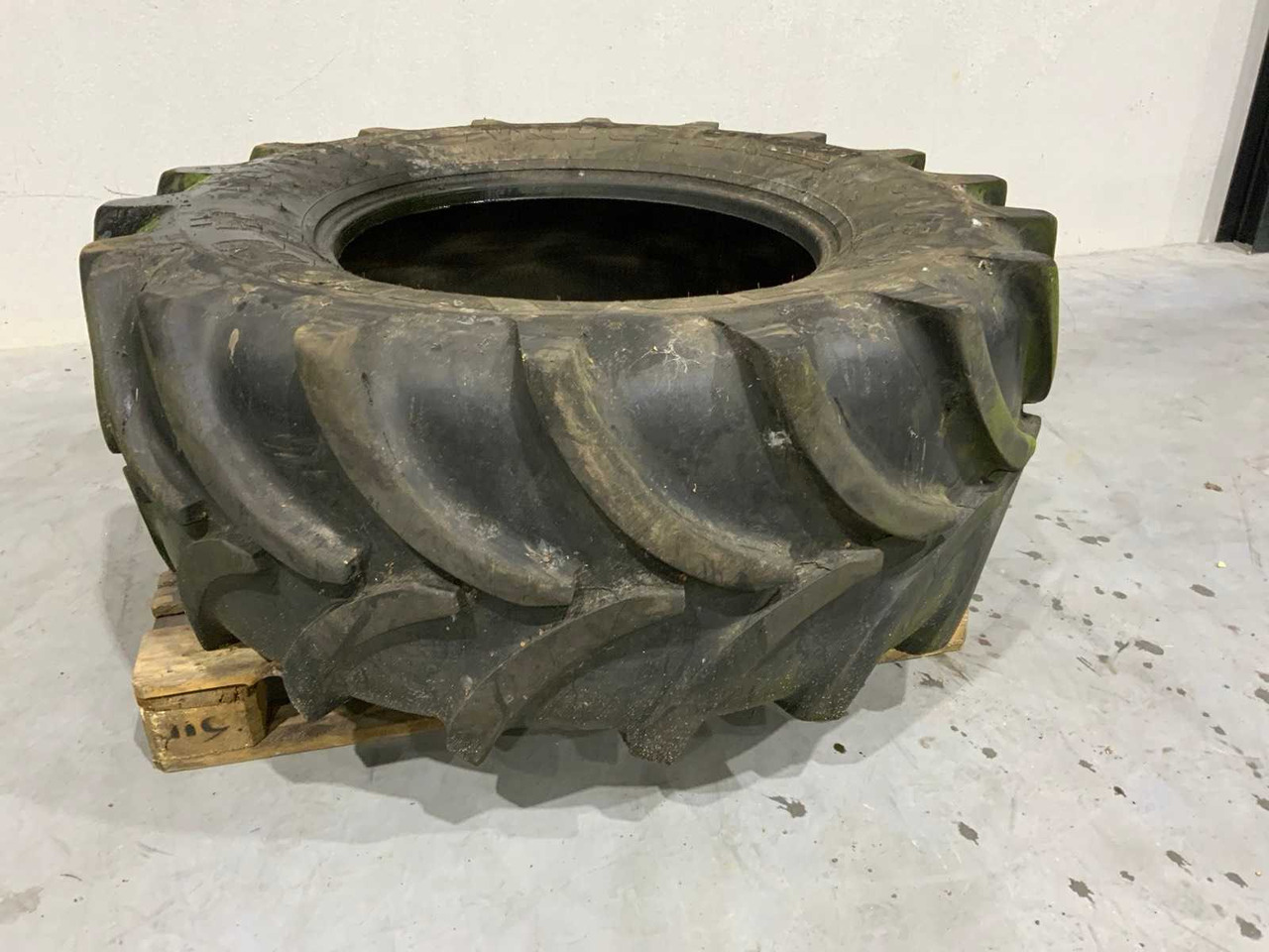 Traktor VREDESTEIN TRAXION 540/65R28 TRACTOR TIRE
