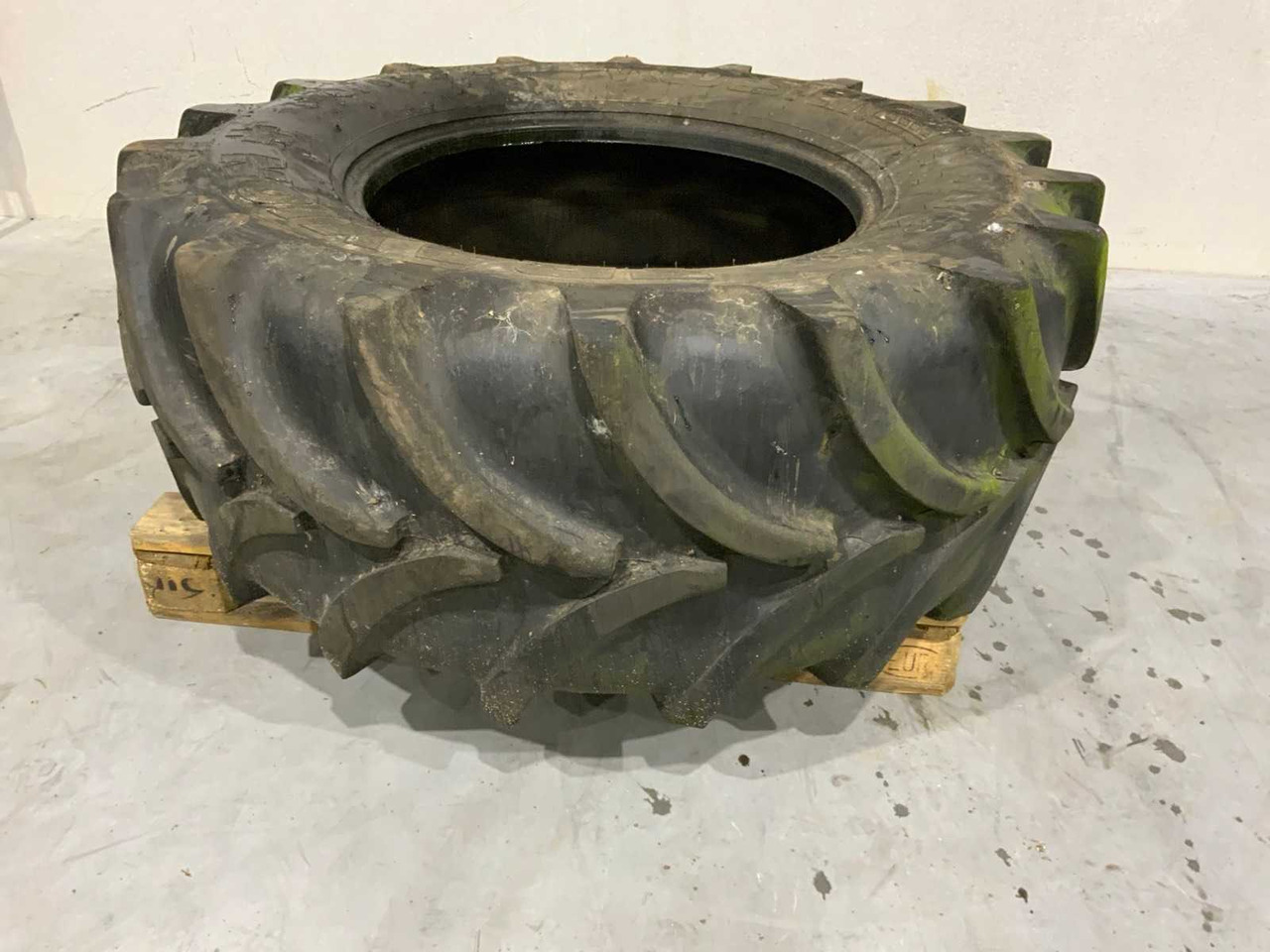 Traktor VREDESTEIN TRAXION 540/65R28 TRACTOR TIRE