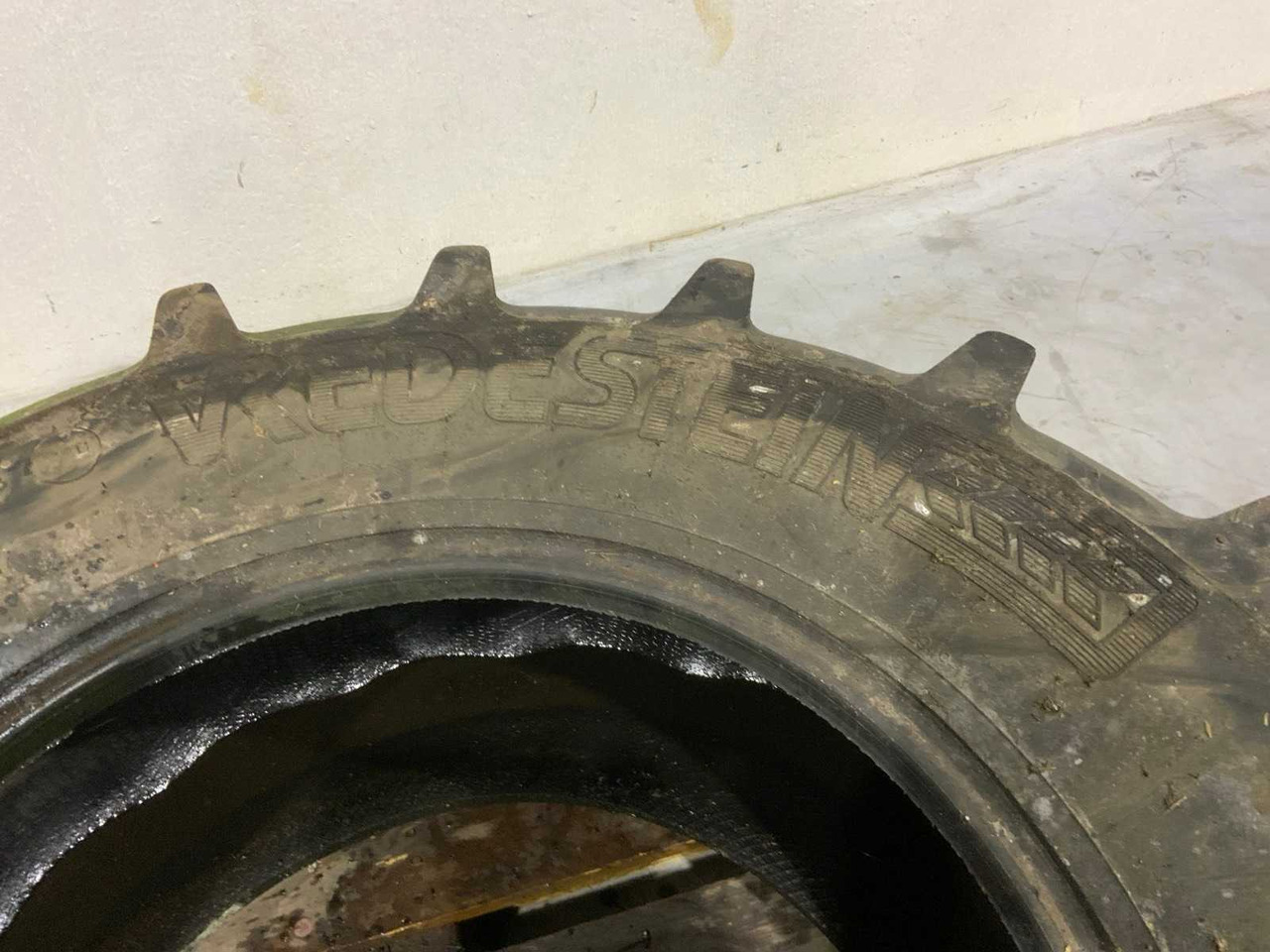 Traktor VREDESTEIN TRAXION 540/65R28 TRACTOR TIRE