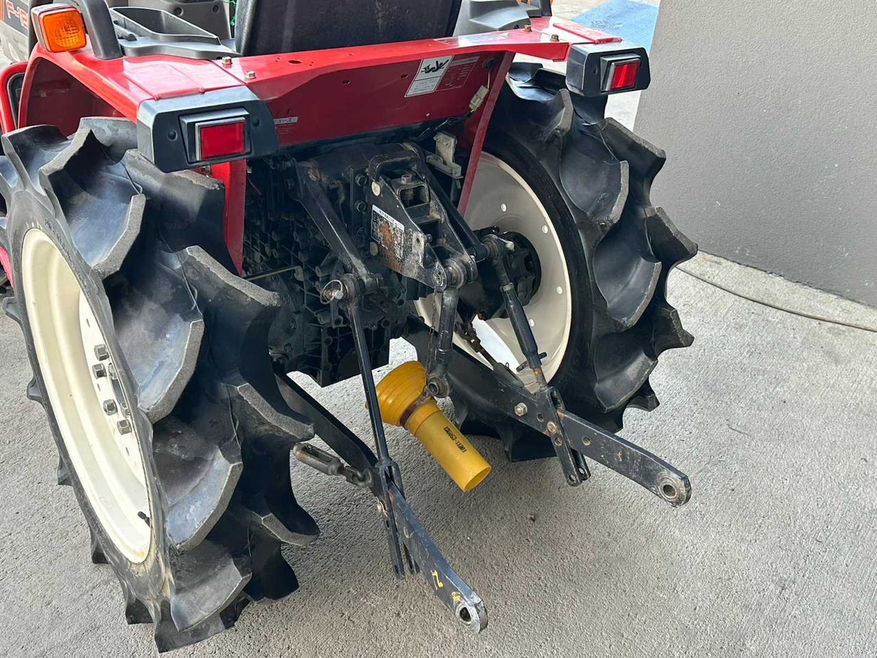 Traktor YANMAR - F-180 - 4-WHEEL DRIVE TRACTOR