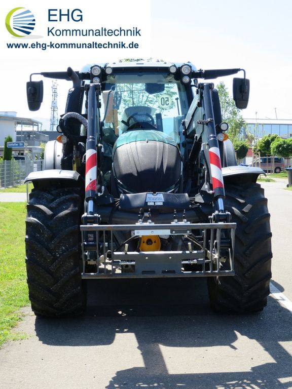 Traktor Valtra N 154 E voll ausgestattet Fiedler Auslegemäher: das Bild 2