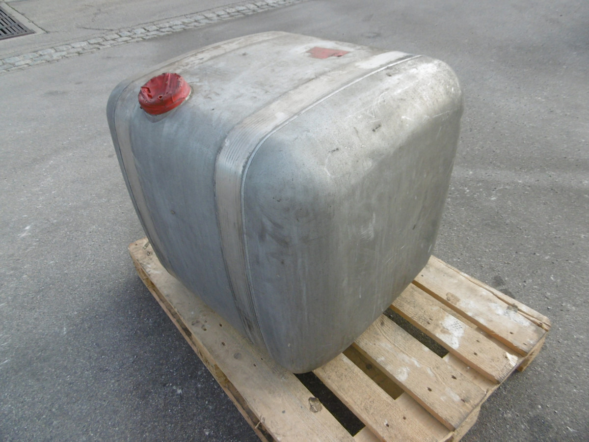 Sattelzugmaschine - Alu- Kraftstofftank ca. 300L: das Bild 4