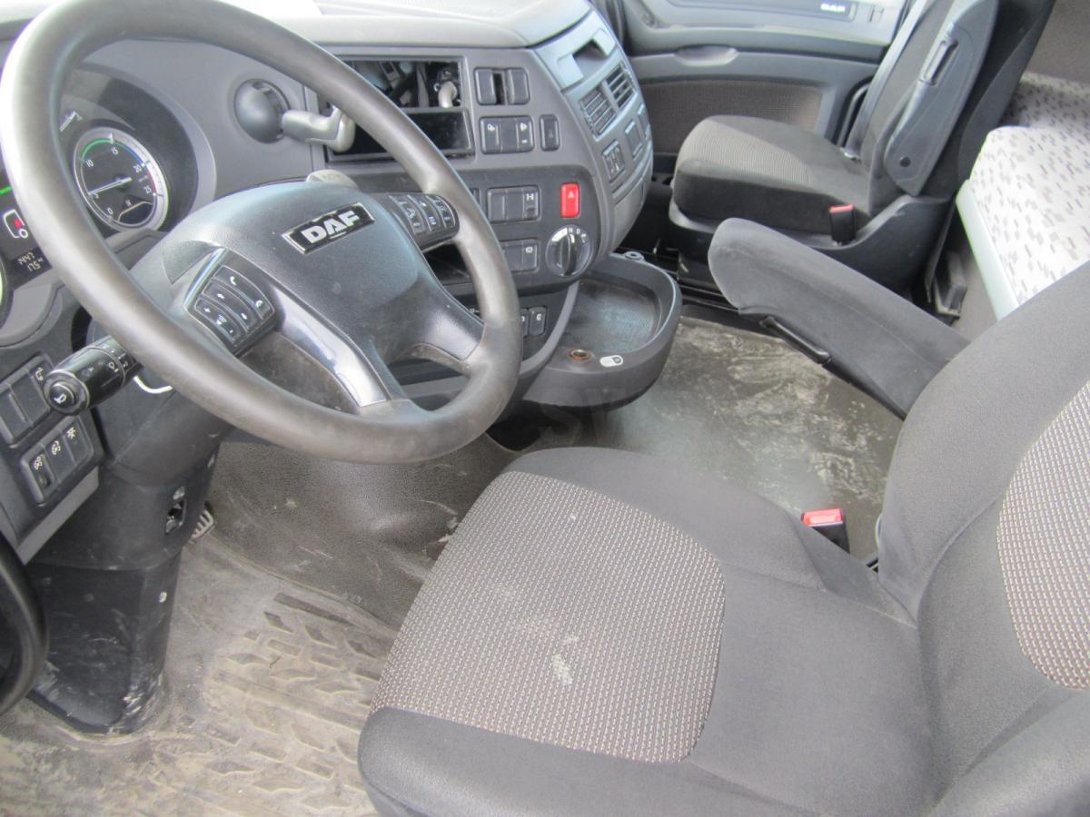 Sattelzugmaschine DAF XF105 460