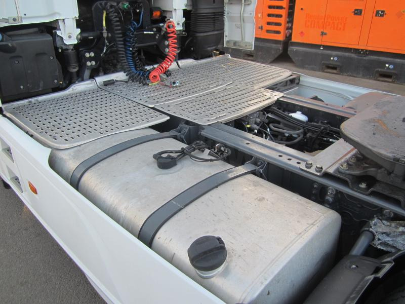 Sattelzugmaschine DAF XF105 460