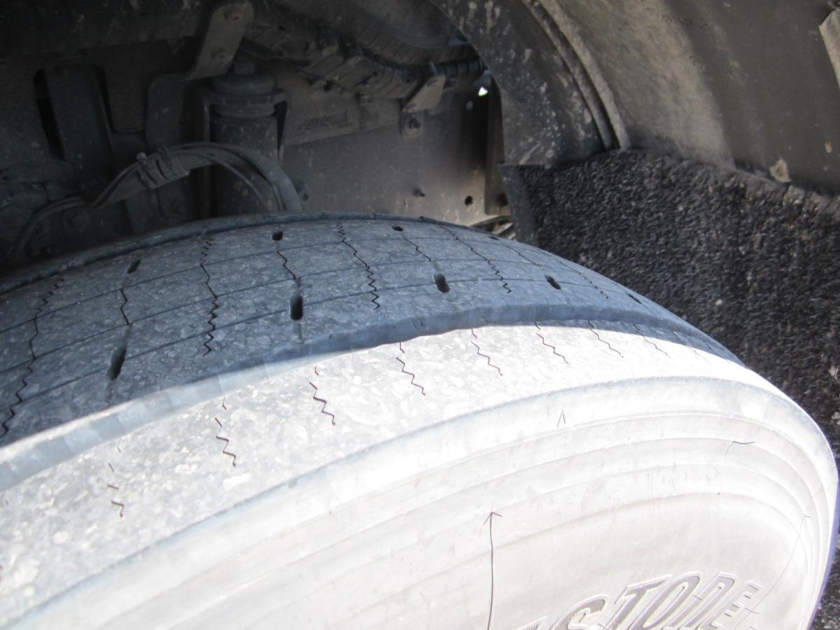 Sattelzugmaschine DAF XF105 460