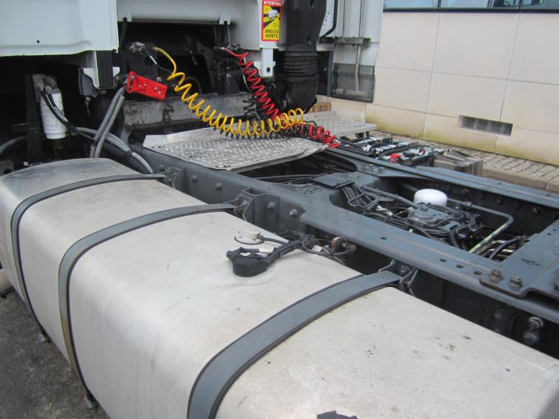 Sattelzugmaschine DAF XF105 460