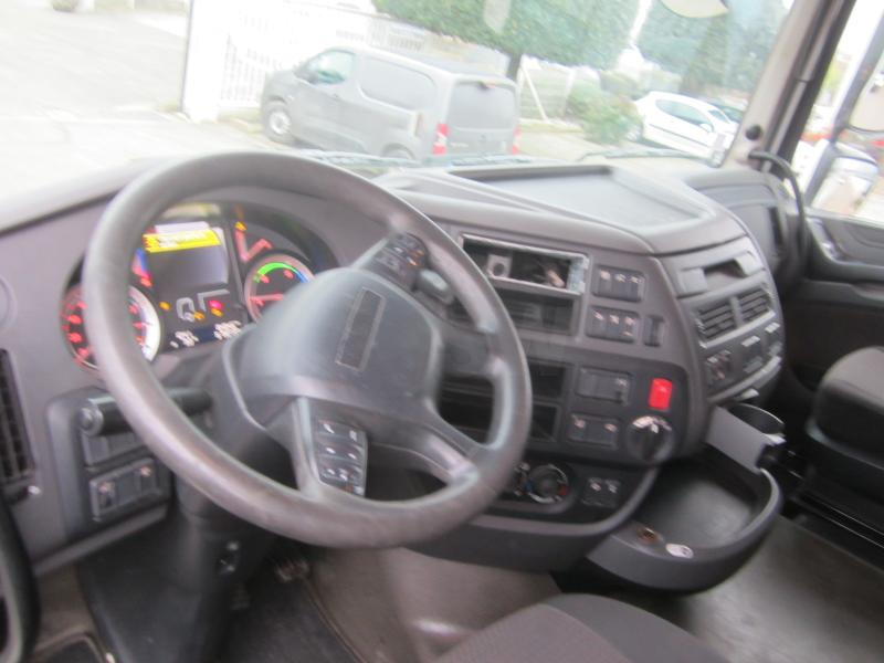 Sattelzugmaschine DAF XF105 460