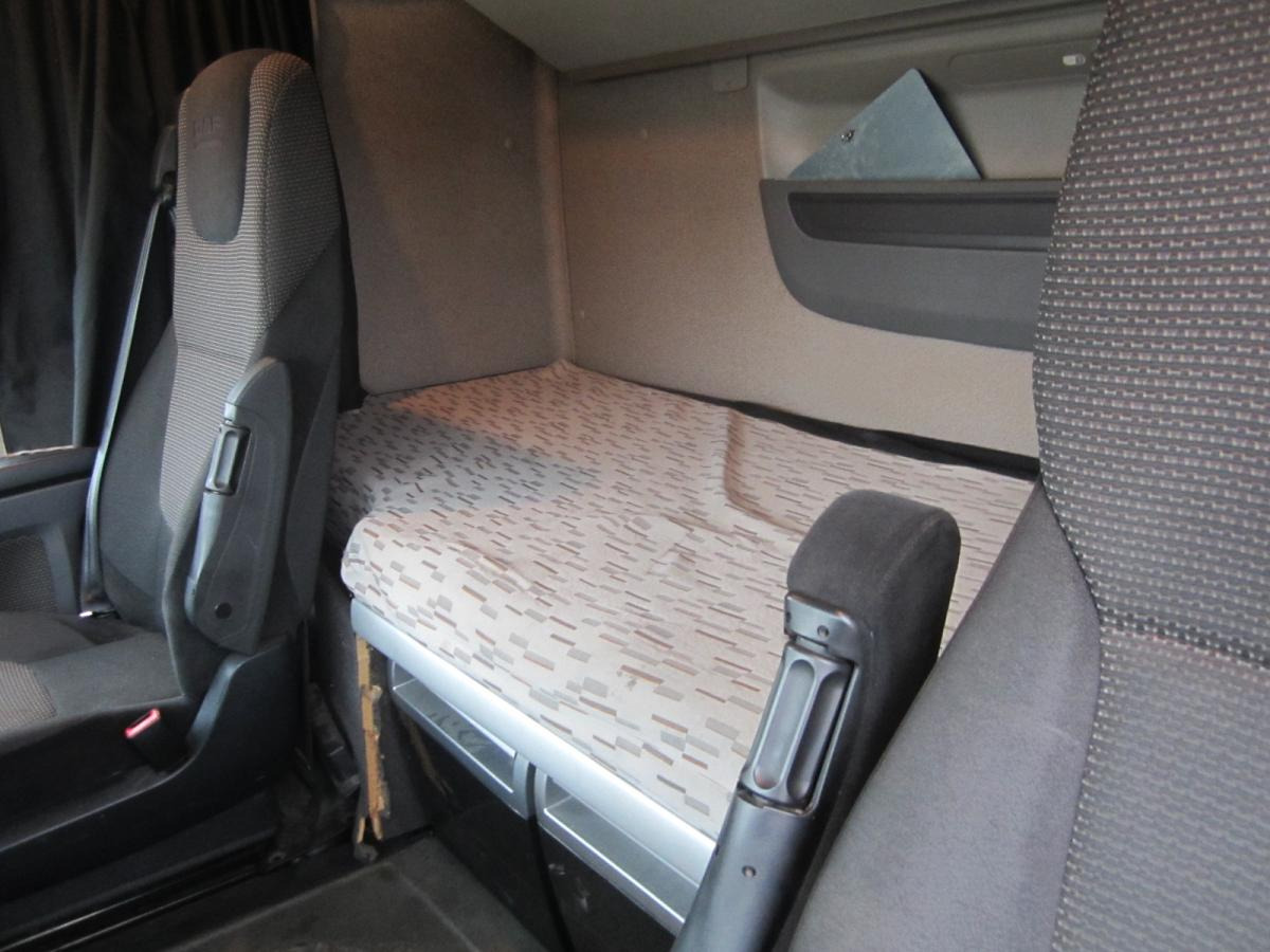 Sattelzugmaschine DAF XF105 460