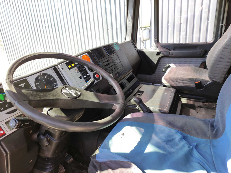 Sattelzugmaschine MAN 19.403 truck tractor: das Bild 12