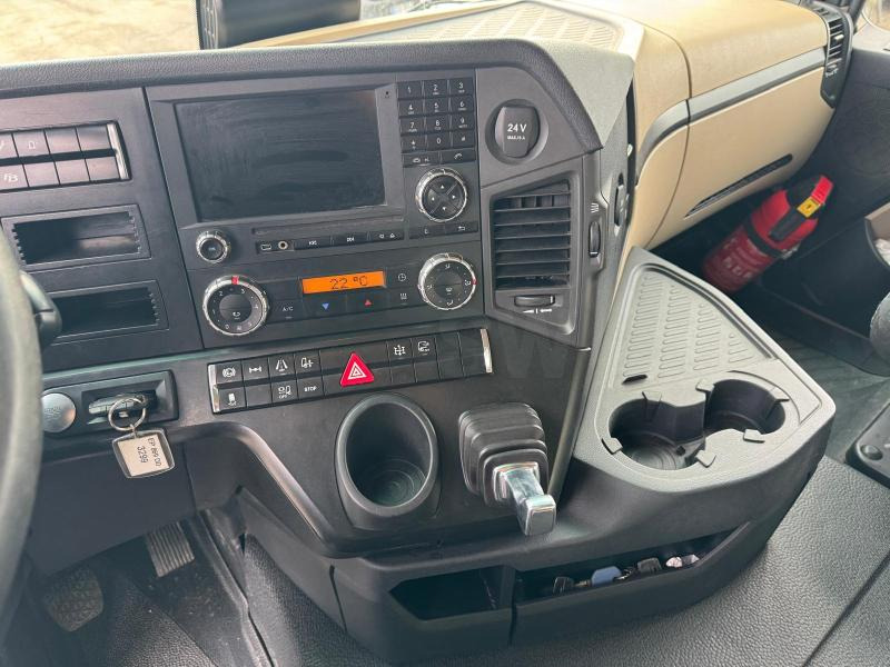 Sattelzugmaschine Mercedes Actros 1845