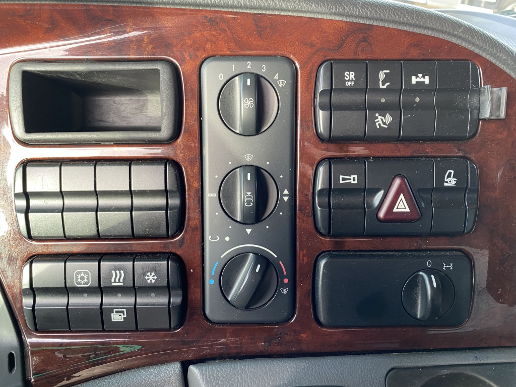 Sattelzugmaschine Mercedes-Benz 1844 LS Actros MP2