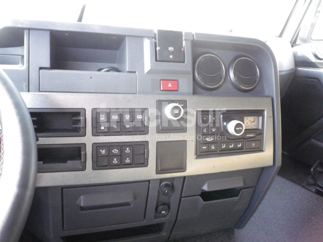 Sattelzugmaschine RENAULT T460 SLEEPER CAB  ADR: das Bild 6