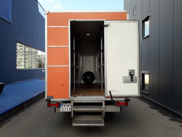 Koffer Transporter IVECO 35S13: das Bild 10