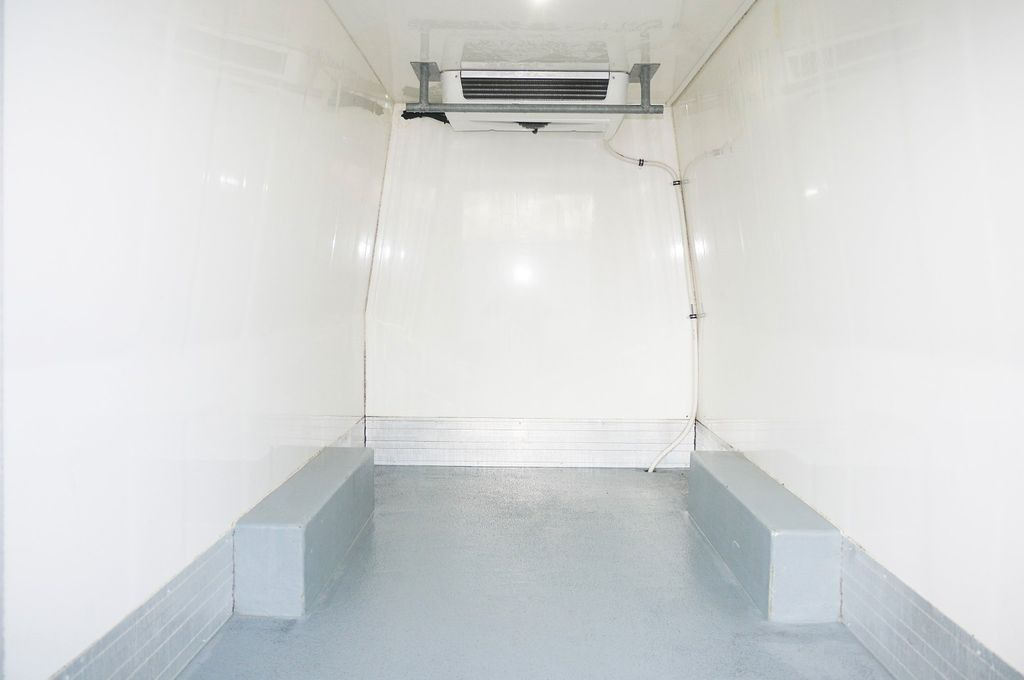 Kühltransporter Iveco 35S18 DAILY KUHLKASTENWAGEN THERMOKING V300: das Bild 10