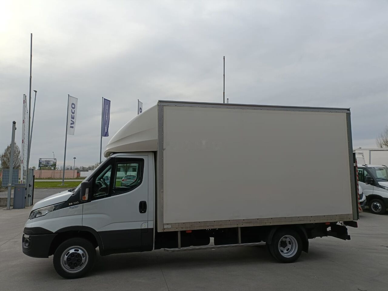 Koffer Transporter IVECO DAILY 35C14