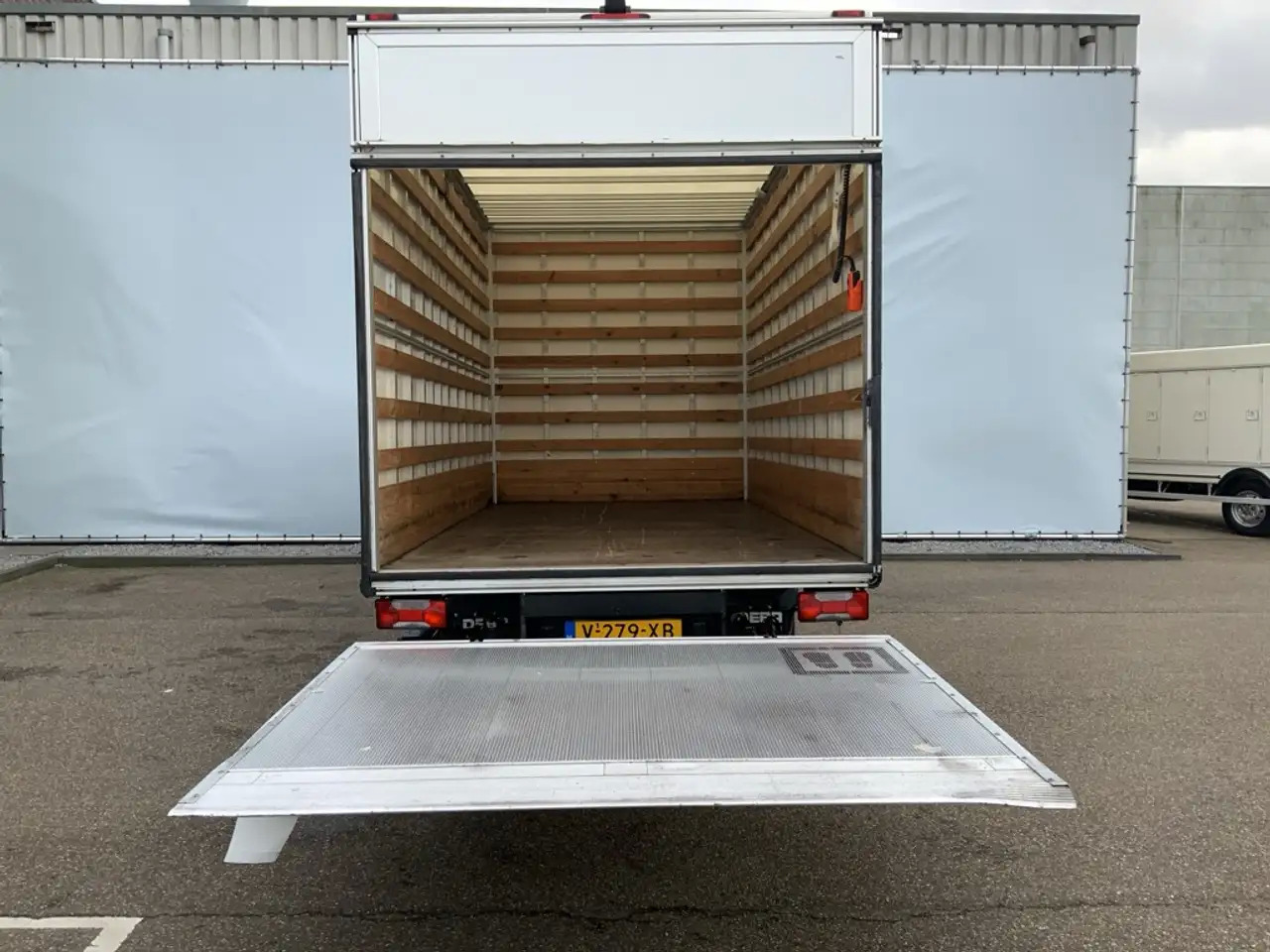 Koffer Transporter Iveco Daily 35C16 2.3 375 Automaat Meubelbak & Lift 3 Zits Air