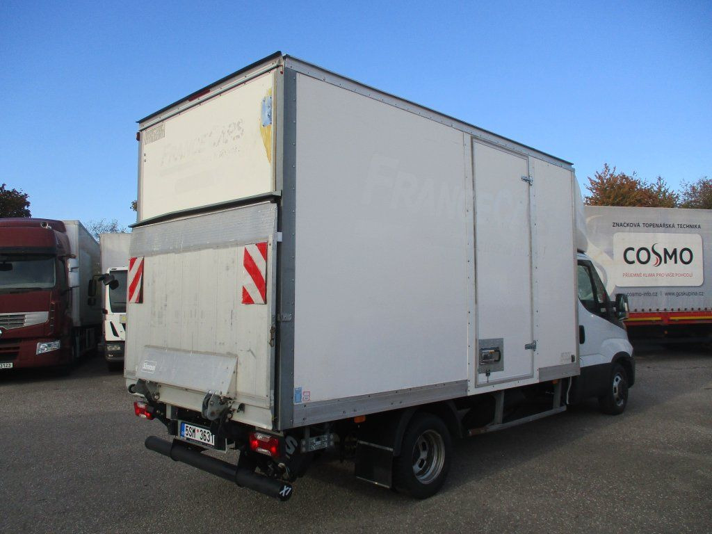 Koffer Transporter Iveco Daily 35C16 mit LBW