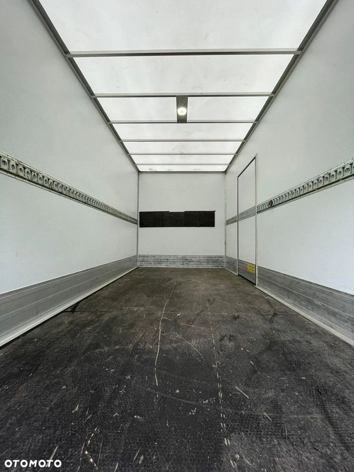 Koffer Transporter Iveco Daily 35S18H Container mit 8 Paletten und einem 750-kg-Aufzug