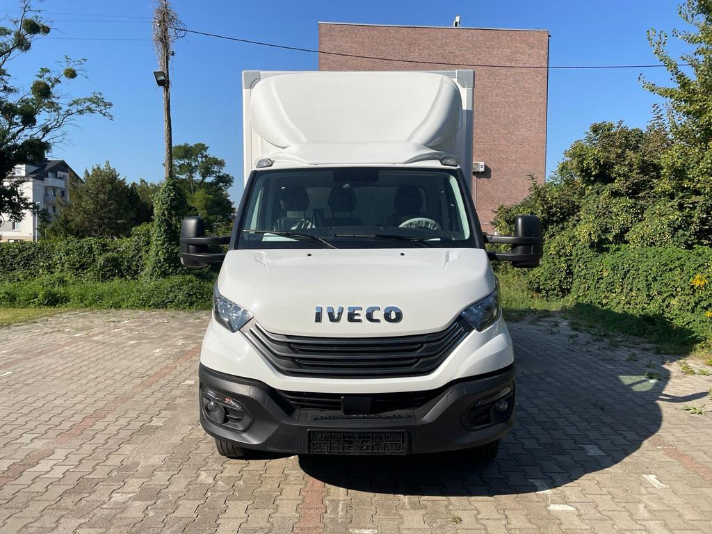 Koffer Transporter Iveco Daily 50C18HZ Container mit 8 Paletten und einem 750-kg-Aufzug