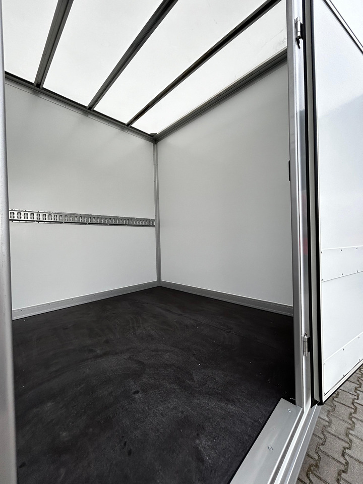 Koffer Transporter Iveco Daily 50C18HZ Container mit 8 Paletten und einem 750-kg-Aufzug