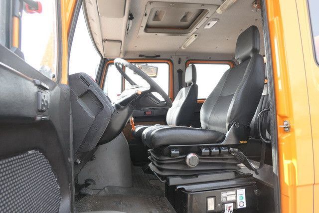 Koffer Transporter, Transporter mit Doppelkabine Mercedes-Benz 613 D Vario 4x2, DOKA, 2x AHK, 80tkm, 4. Sitze: das Bild 11