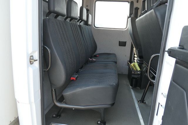 Koffer Transporter, Transporter mit Doppelkabine Mercedes-Benz 816 D Vario DOKA/7 Plätze/AHK/: das Bild 13