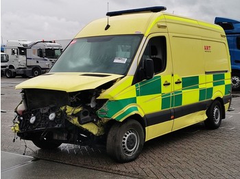 Kastenwagen Mercedes-Benz Sprinter 316 CDI ambulance unfall: das Bild 1