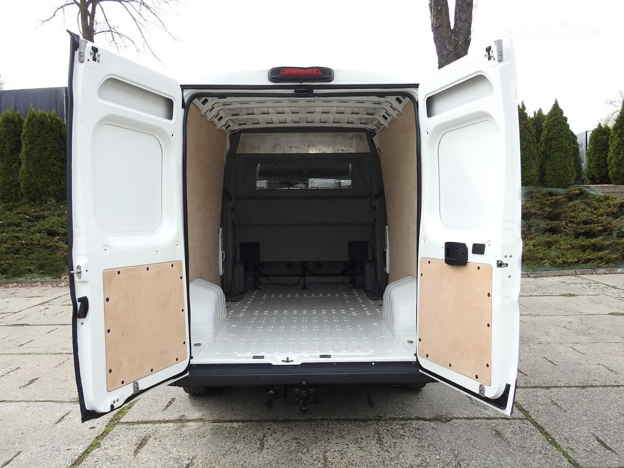 Kastenwagen, Transporter mit Doppelkabine Peugeot Boxer Van: das Bild 8