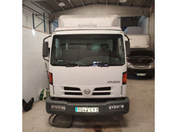 NISSAN Koffer Transporter