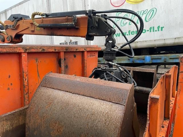 Abrollcontainer FOREZ BENNE BENNE ET GRUE SUR BERCE