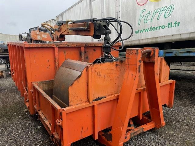 Abrollcontainer FOREZ BENNE BENNE ET GRUE SUR BERCE