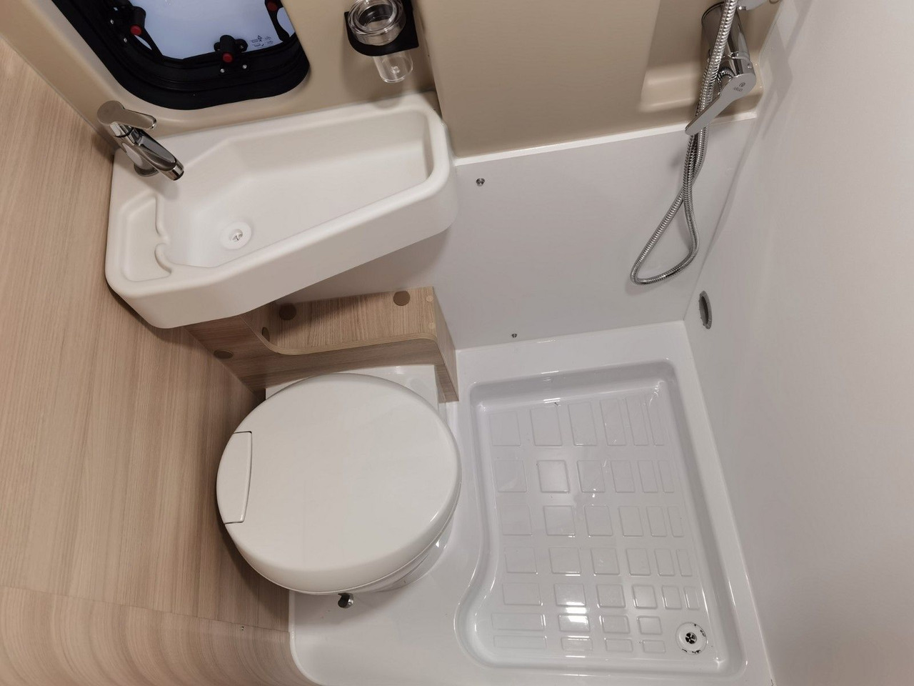 Camper Van Chausson V594 FIRST LINE/ -2026- / 140PS - 8G. AUTOMATIK