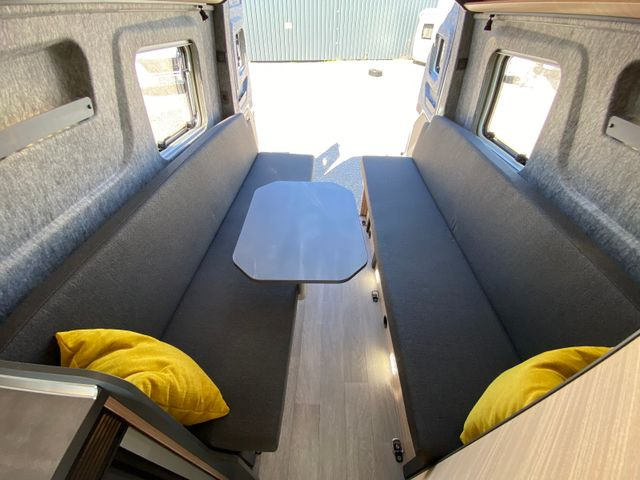 Camper Van Hobby Maxia Van 680 DT, mit Markise