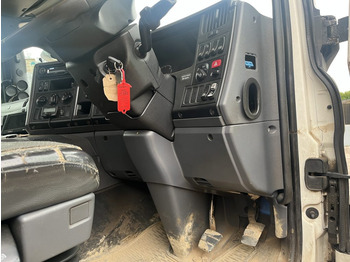 Scania P400 8X4 - Pritsche LKW: das Bild 3