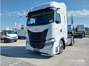 IVECO S-WAY LKW