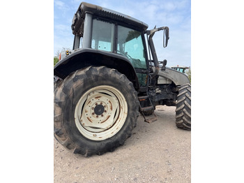 VALTRA T-series Traktor